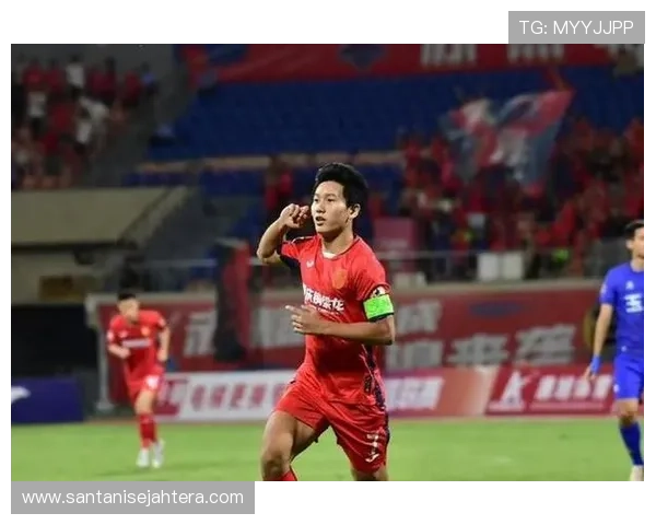 铜梁龙首秀致敬球迷 向余望：未来更精彩